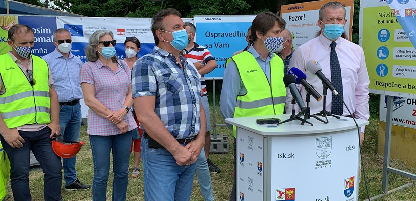 Slávnostné odovzdanie staveniska pre rekonštrukciu cesty medzi Novým Mestom nad Váhom a Myjavou Slávnostné odovzdanie staveniska pre rekonštrukciu cesty medzi Novým Mestom nad Váhom a Myjavou